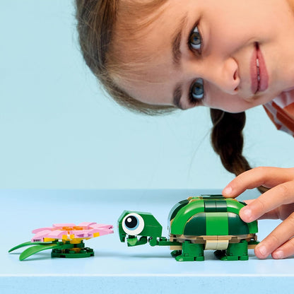 LEGO Creator Tartaruga 3 em 1 com Flor de Lírio-d'água - Figura de Animal que se Transforma em Camaleão ou Sapo - Ideia de Decoração de Mesa DIY - Presente de Aniversário para Meninas e Meninos a partir de 7 Anos - 31377