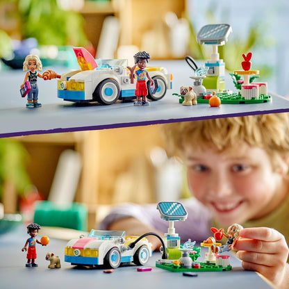 LEGO Carro elétrico e carregador Friends, brinquedo de veículo ecológico para meninas, meninos e crianças de 6 anos ou mais, conjunto de aventura de dramatização com personagens de miniboneca Nova e Zac e uma figura