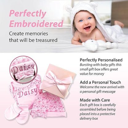 ellabellaboo Presentes personalizados para bebês da – A pequena caixa de presente contém 1 babador personalizado. Outras roupas essenciais para bebês incluem um body, um chapéu e luvas anti-arranhões.