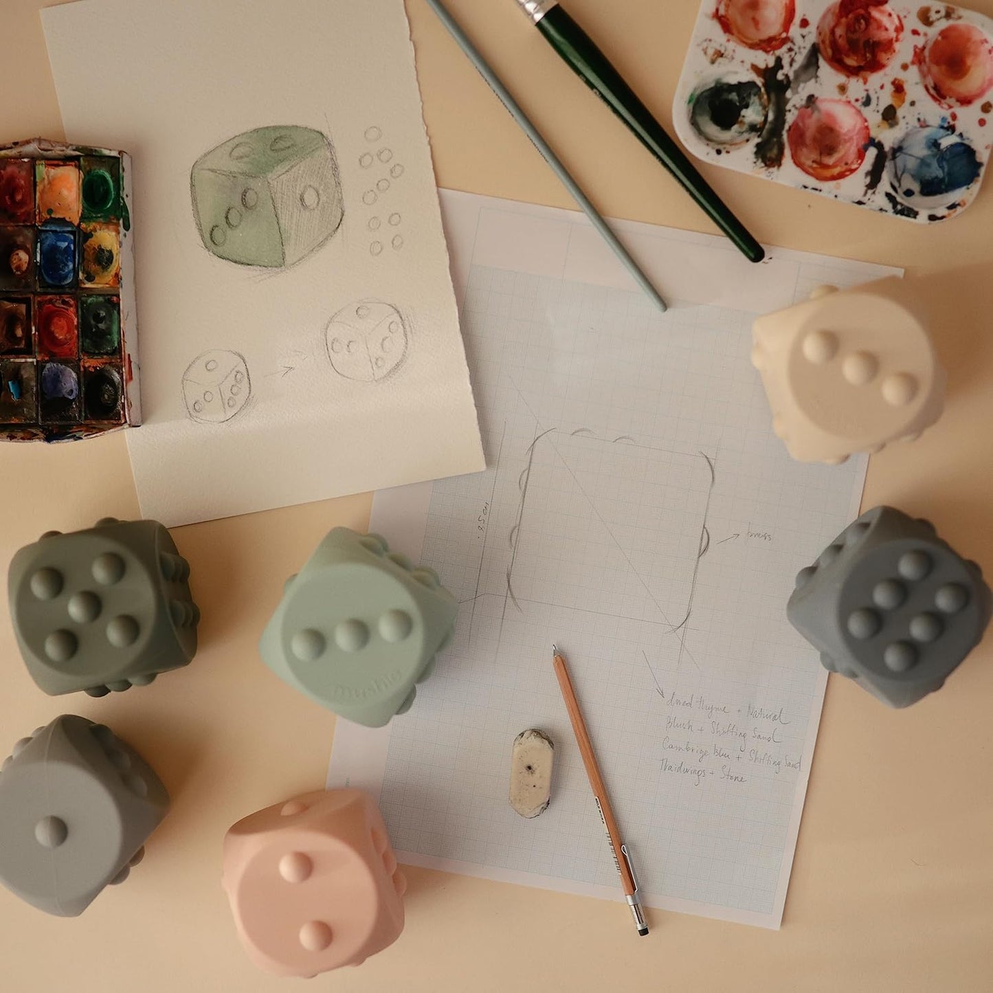 Mushie Brinquedo Sensorial Dice Press (Pacote com 2) | Brinquedo Sensorial para Apertar e Estourar | Desenvolvimento da Coordenação Motora Fina | Ensina Aritmética Simples | 100% Silicone de Qualidade Alimentar