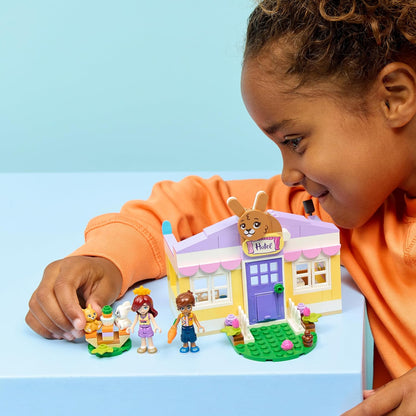 LEGO Friends Hotel dos Coelhos de Heartlake City - Casa de Brinquedo com 2 Mini Bonecas, 2 Figuras de Animais e Acessórios para Cuidar de Animais de Estimação - Ideia de Presente de Aniversário para Meninas a partir de 5 Anos - 42679