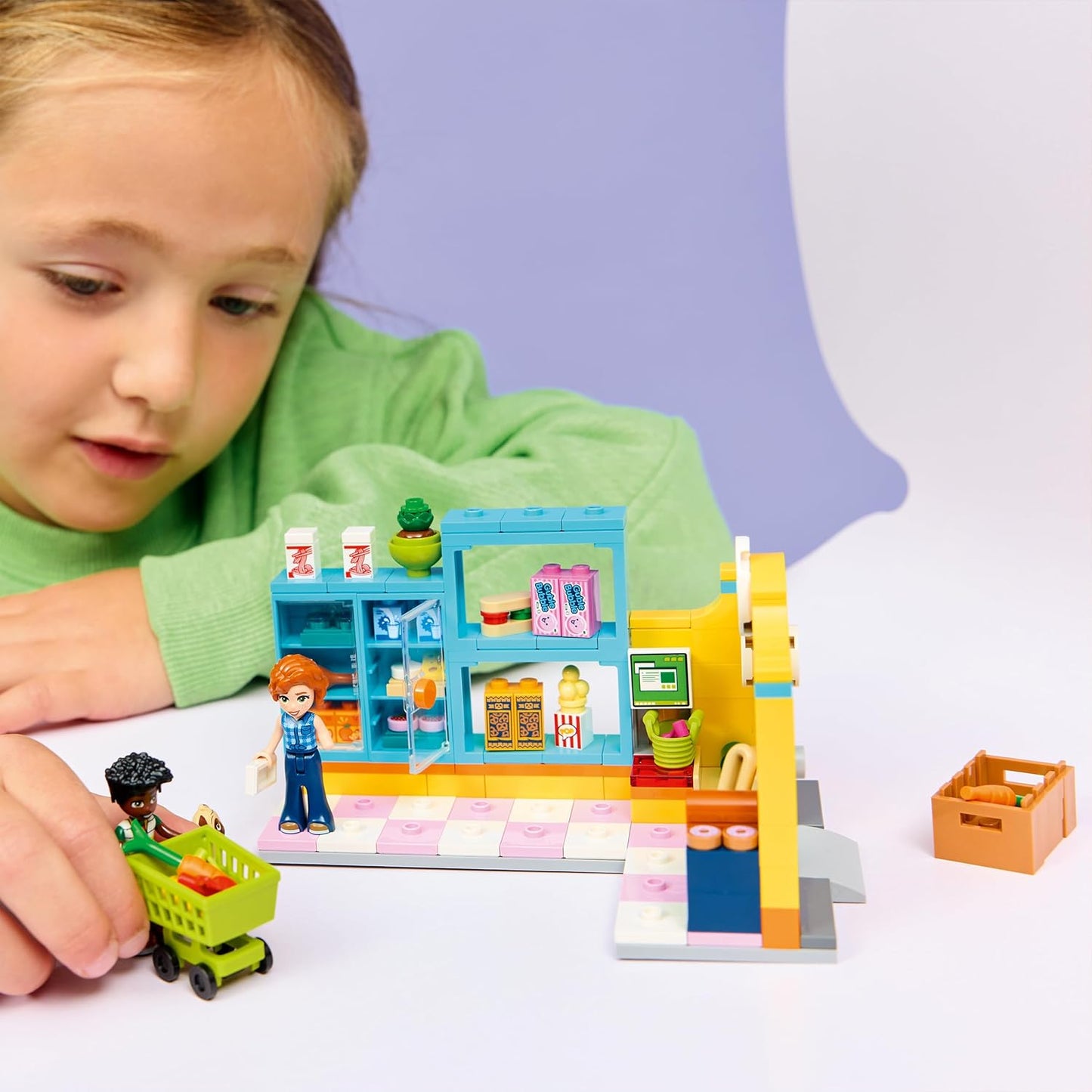LEGO Friends Mini Supermercado de Heartlake City - Loja de Brinquedos com 2 Mini Bonecas, Figura de Cachorro de Estimação, Caixa Registradora e Acessórios de Comida de Brinquedo - Presente de Aniversário para Meninas a partir de 5 Anos - 42680