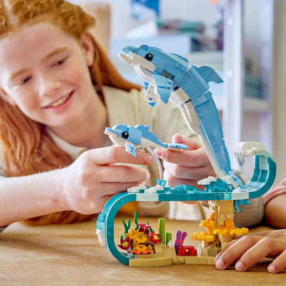 LEGO Creator 3 em 1 Animais Marinhos: Lindos Golfinhos de Brinquedo - Figura de Animal Marinho que se Transforma em Cavalo-Marinho ou Caranguejo - Ideia de Decoração DIY para o Quarto - Presente Criativo para Meninas e Meninos