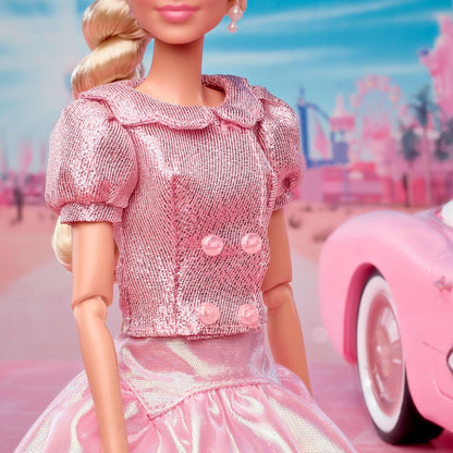 Barbie: O Filme - Boneca Colecionável, Margot Robbie como Barbie, Vestindo Blusa Rosa e Saia Tutu, com Cabelo Penteado e Joias Combinando, JBJ53