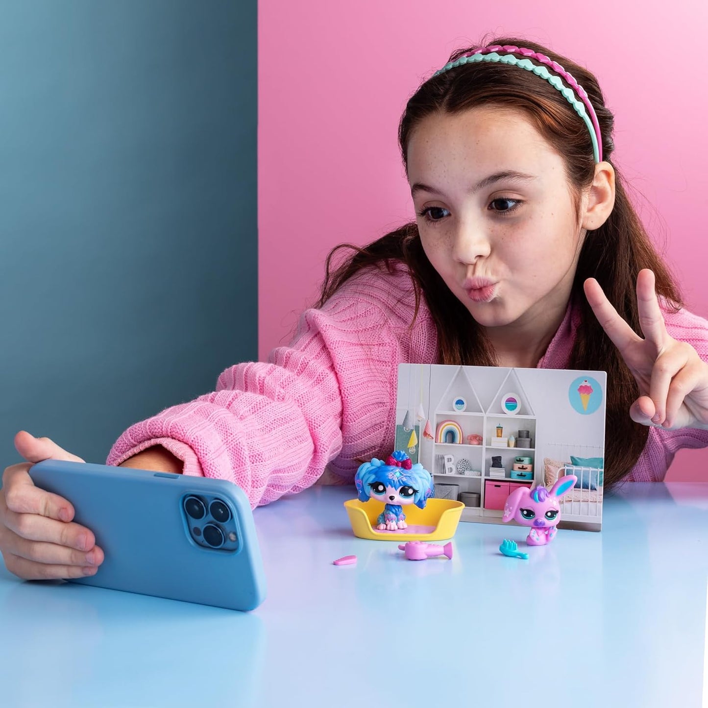 Littlest Pet Shop Petfluencer Super Salão | O conjunto Petfluencer contém 2 mini brinquedos LPS, 4 acessórios, 1 cenário, 1 cartão colecionável e 1 código virtual | Brinquedos colecionáveis para meninas e meninos