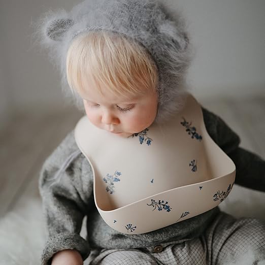 Mushie Babador de Silicone Baby | Babadores Impermeáveis com Ajuste Perfeito | Babadores Fáceis de Limpar para Alimentação do Bebê | 4 Tamanhos Ajustáveis com Bolsos Frontais Fundos | 100% Livre de BPA e Ftalatos