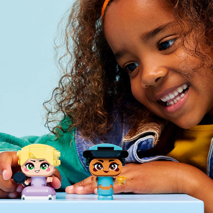 LEGO|Disney Princesas Miniatura Jasmine e Rapunzel - Brinquedo Colecionável com 2 Mini Bonecas e Acessórios, incluindo uma Lâmpada Mágica - Pequeno Presente para Meninas e Fãs a partir de 5 Anos - 43303