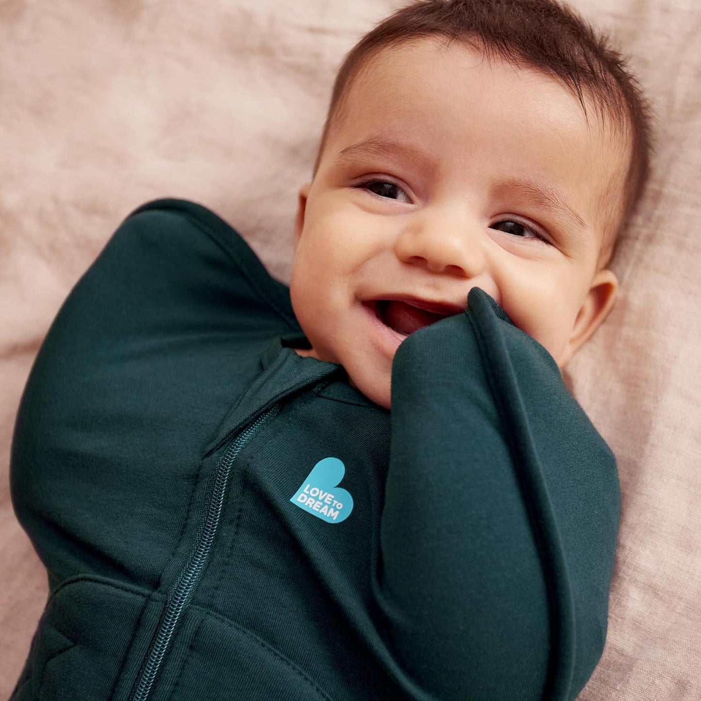 Love To Dream™ Swaddle UP™, Tamanho Pequeno (3,5-6 kg) - Verde Floresta, Ajuste Perfeito, Favorece uma Rotina de Sono Saudável, 3,5 Tog para Temperaturas Frias (14-16°C), Algodão Elástico Acolchoado Lavável à Máquina,