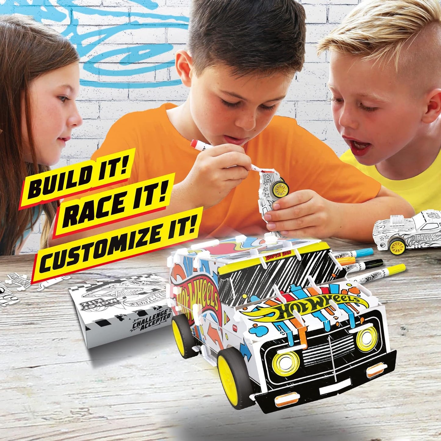 BLADEZ Super van personalizada Hot Wheels, van DIY, faça seu próprio/construa seu próprio, veículo retrátil para crianças, personalizável com canetas e adesivos, Creative Maker Kitz por Bladez Toyz