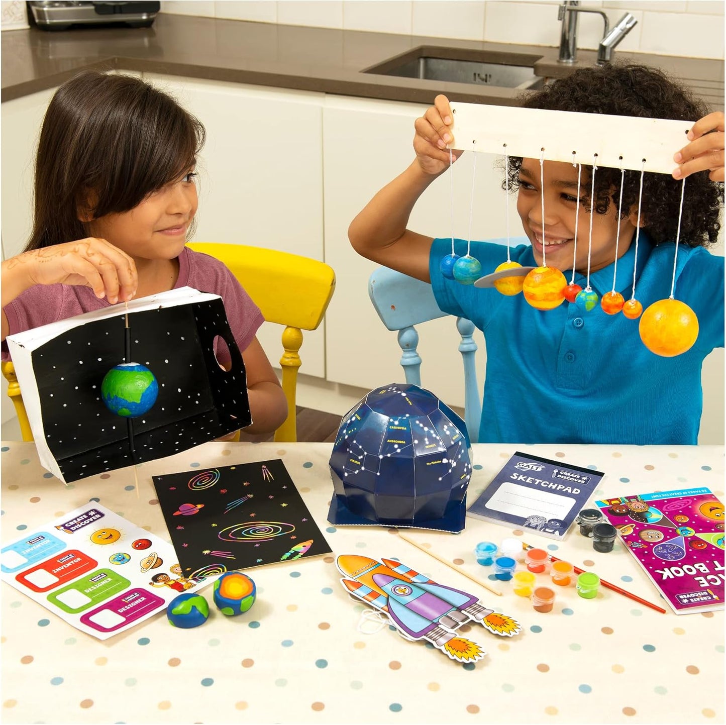 Galt Space Craft - Kit de artes e trabalhos manuais para crianças com 7 atividades espaciais divertidas e guia - Conjunto de atividades de ciências e artesanato para crianças - Presentes para meninos e meninas - Aprenda sobre planetas.