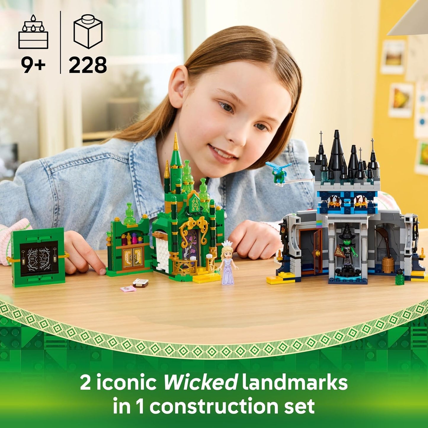 LEGO Wicked Emerald City e Castelo de Kiamo Ko - Brinquedo para Brincar e Exibir - Inclui Mini Bonecas da Elphaba e da Glinda, além de um Macaco e Acessórios - Presente para Meninas a partir de 9 Anos e Fãs do Filme - 75689