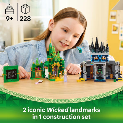 LEGO Wicked Emerald City e Castelo de Kiamo Ko - Brinquedo para Brincar e Exibir - Inclui Mini Bonecas da Elphaba e da Glinda, além de um Macaco e Acessórios - Presente para Meninas a partir de 9 Anos e Fãs do Filme - 75689