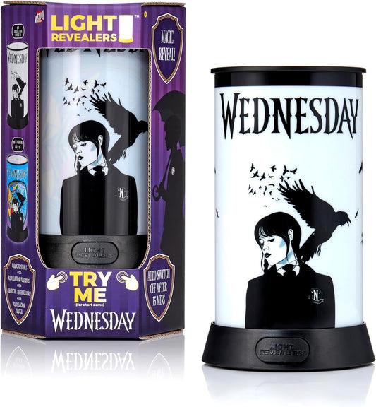 WOW! STUFF Light Revealers Wednesday Addams Night Light - Luminária com cena 360° e desligamento automático - Alimentada por USB ou bateria - Decoração de quarto portátil para crianças e adultos - Presente oficial