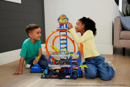 Conjunto de Pista de Carrinhos Hot Wheels com Carrinho e Helicóptero de Metal Fundido, 2 Loops, Espaço para 37 Veículos em Escala 1:64, Adaptadores Speed Snap, Garagem Mega Loop, JLC05