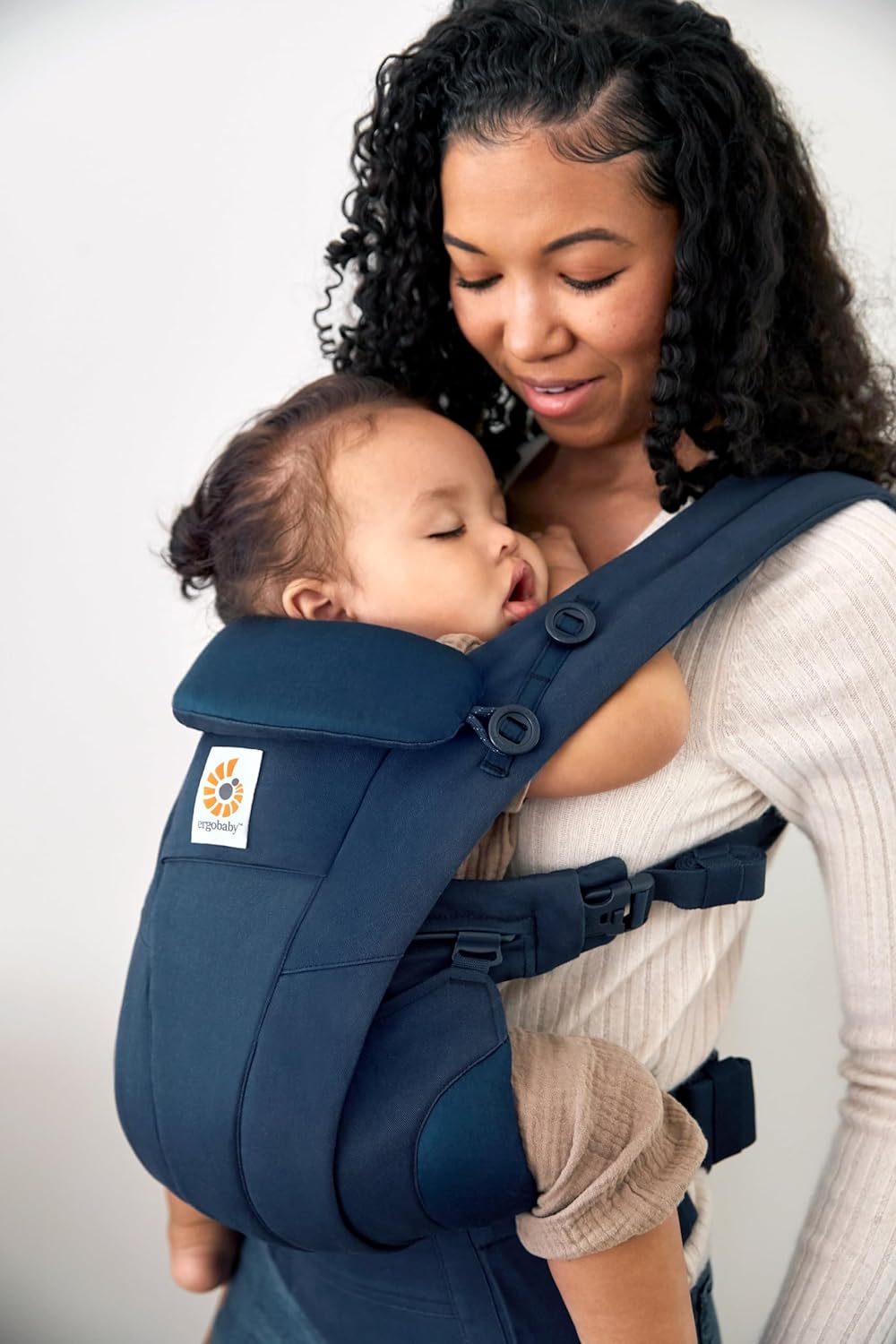 Ergobaby Porta-bebês Omni Dream para recém-nascidos do nascimento até 20,4 kg, 4 posições com algodão SoftTouch, posição ergonômica para bebê na frente para dentro e nas costas, azul meia-noite