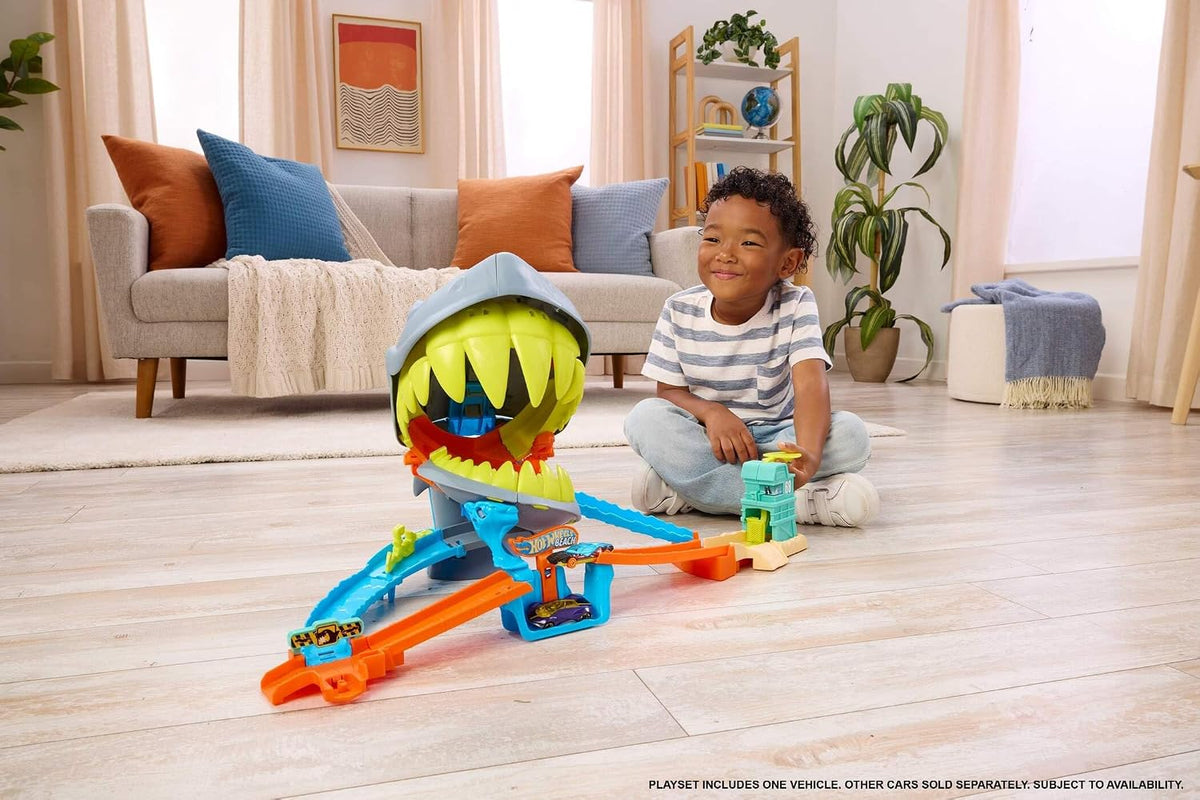 Hot Wheels Conjunto  City Shark Chomp Beach e carrinho em escala 1:64 | Pista com veículo de metal (die-cast) em escala 1:64, 2 formas de brincar