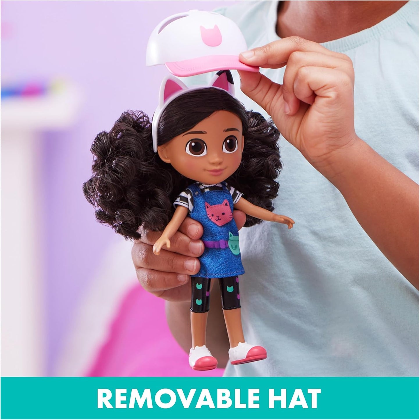 Gabby's Dollhouse, Boneca Gabby Girl Holiday de 20 cm com orelhas de gato e chapéu removíveis, adequada para crianças a partir de 3 anos.