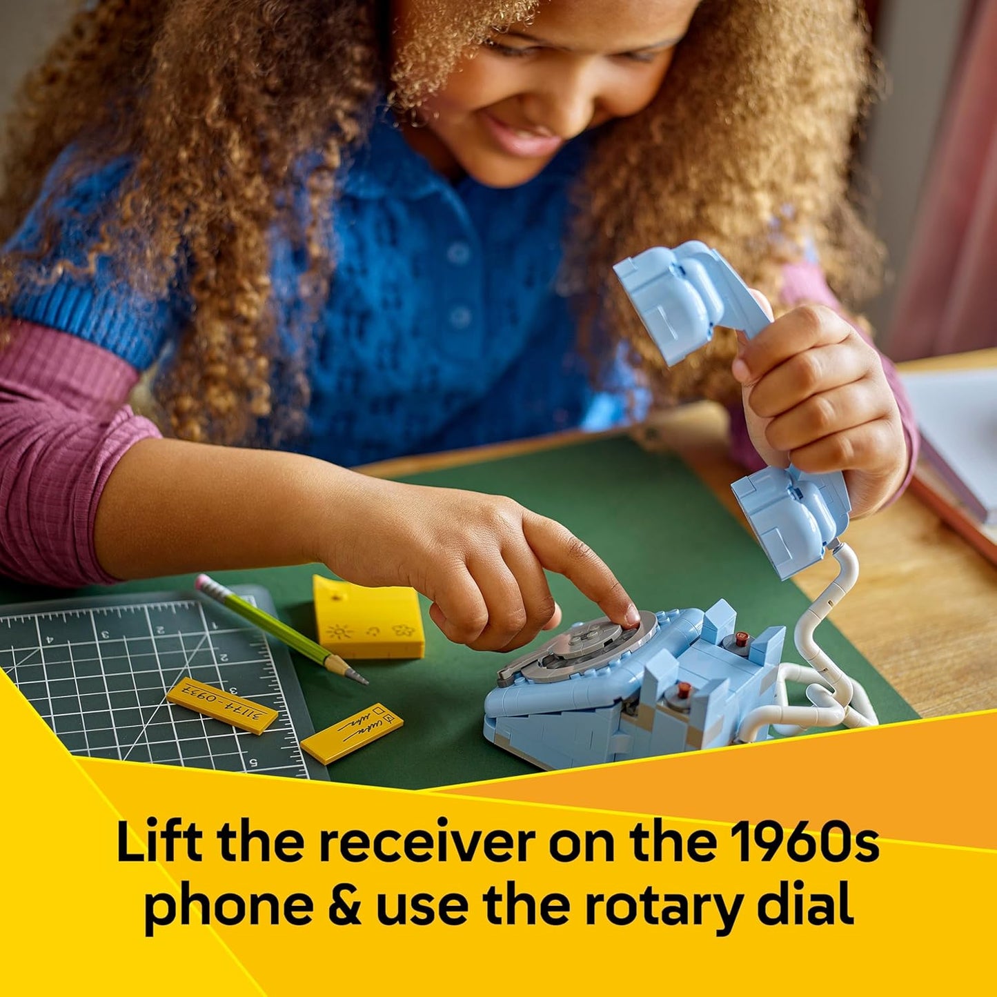 LEGO Creator 3 em 1 Telefone Retrô com Disco Giratório - Transforma-se em um modelo dos anos 80 ou em 2 celulares dos anos 2000 - Presente Criativo para Meninas e Meninos a partir de 8 Anos - 31174