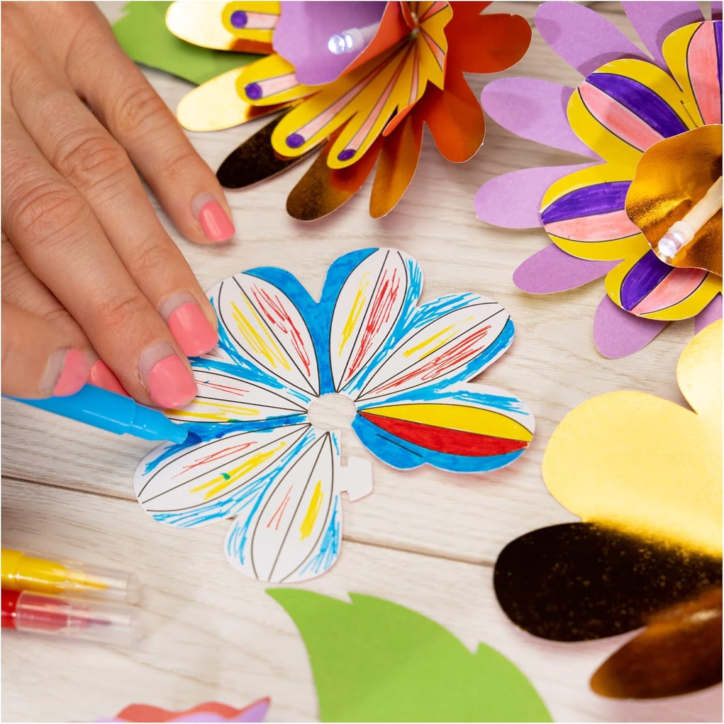 Galt Toys Dino Lights Origami LED Dinosaur Creative Craft Kit, Galt, Luzes de Fada, Kits de Artesanato para Crianças, Idades 5 Anos Acima, Médio, Galt Luzes de Flores - Conjunto de Artesanato e Artesanato Infantil Creative Cases