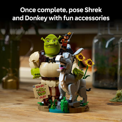 LEGO Shrek, Burro e Gato de Botas – Kit de Modelo Colecionável para Adultos – Conjunto de Exibição com 3 Figuras para Decoração de Prateleira ou Mesa – Ideia de Presente Nostálgico para Fãs – 72423