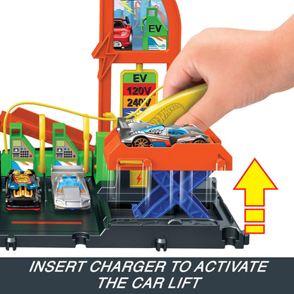 Hot Wheels Let's Race Netflix - Playset City Super Recharge Fuel Station com carregadores EV e carro de brinquedo em escala 1:64, HTN79