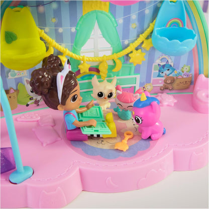 Gabby’s Dollhouse, Kitty Care Ear Purrfect Playroom, conjunto de 17 peças com 4 figuras de brinquedo e móveis de casa de bonecas, brinquedos infantis para meninas e meninos a partir de 3 anos.