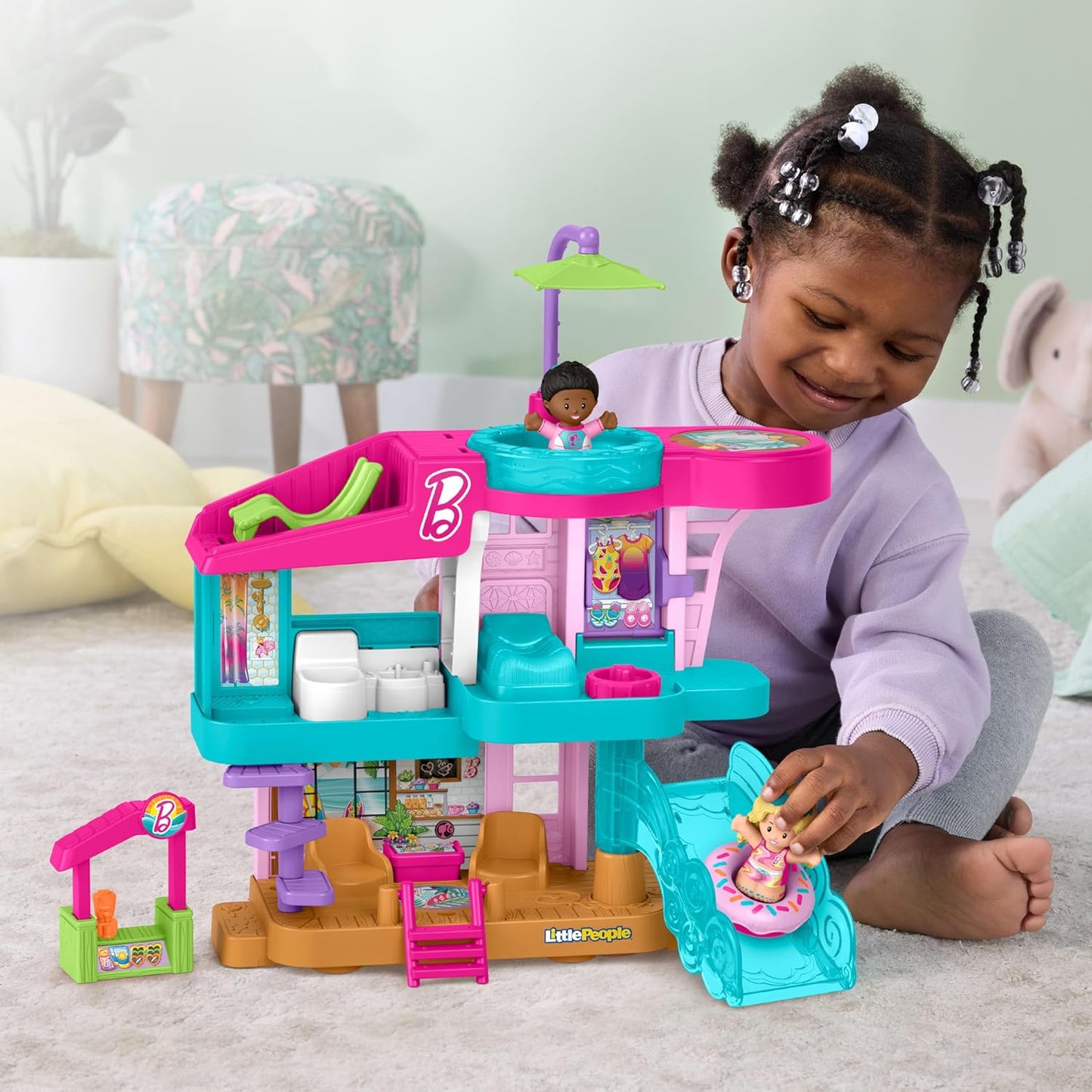 Fisher-Price Brinquedo Little People Casa de Praia da Barbie com Figuras e Acessórios para Crianças em Idade Pré-escolar a partir de 18 Meses, JCW71