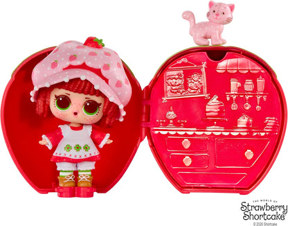 L.O.L. Surprise! Loves Strawberry Shortcake Tots – Bonecas colecionáveis com 7 surpresas, incluindo pet, roupas, sapatos, chapéu e um playset de casa de morango que se transforma; modelos variados