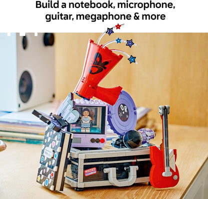 LEGO Olivia Rodrigo – O Esconderijo Secreto – Brinquedo com Maleta, Microfone, Disco, Megafone, TV e Minifigura – Decoração para Quarto Infantil – Presente Musical para Meninas a partir de 10 Anos e Fãs – 43030