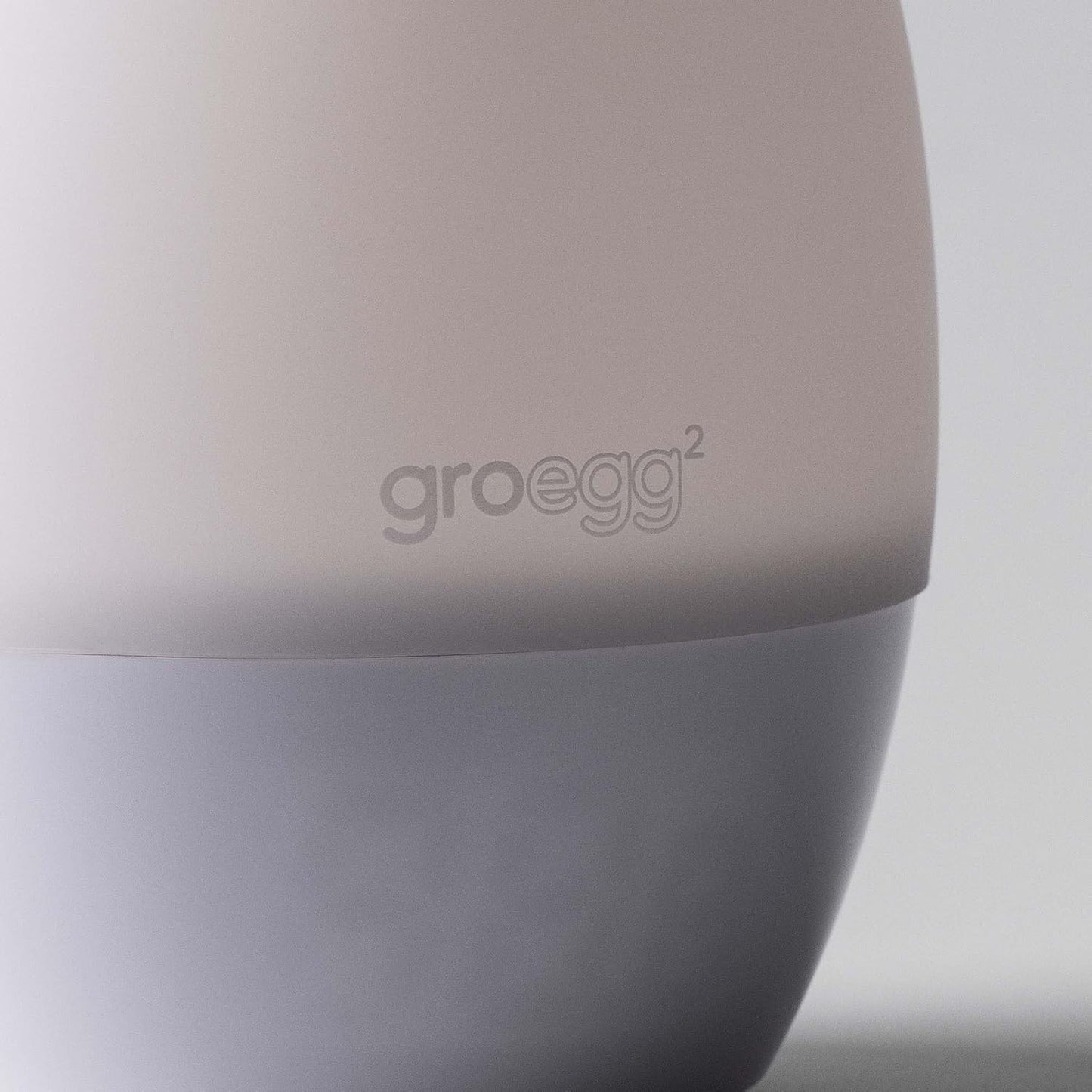Tommee Tippee GroEgg2, luz noturna infantil, LED com mudança de cor e visor digital de temperatura ambiente para um sono mais seguro, brilho ajustável, capa de silicone, recarregável via USB.