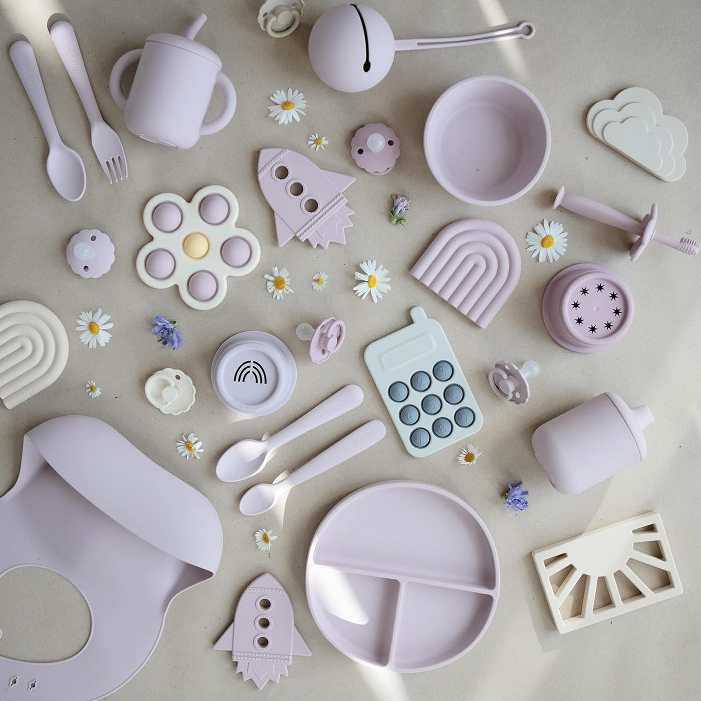 Mushie Copo de Silicone | Copo de Transição para Bebês a partir de 6 Meses | Capacidade: 175 mL | Tampa Removível | Material: Silicone de Grau Alimentício | Pode ser lavado na lava-louças e usado no micro-ondas (Lilás Suave)