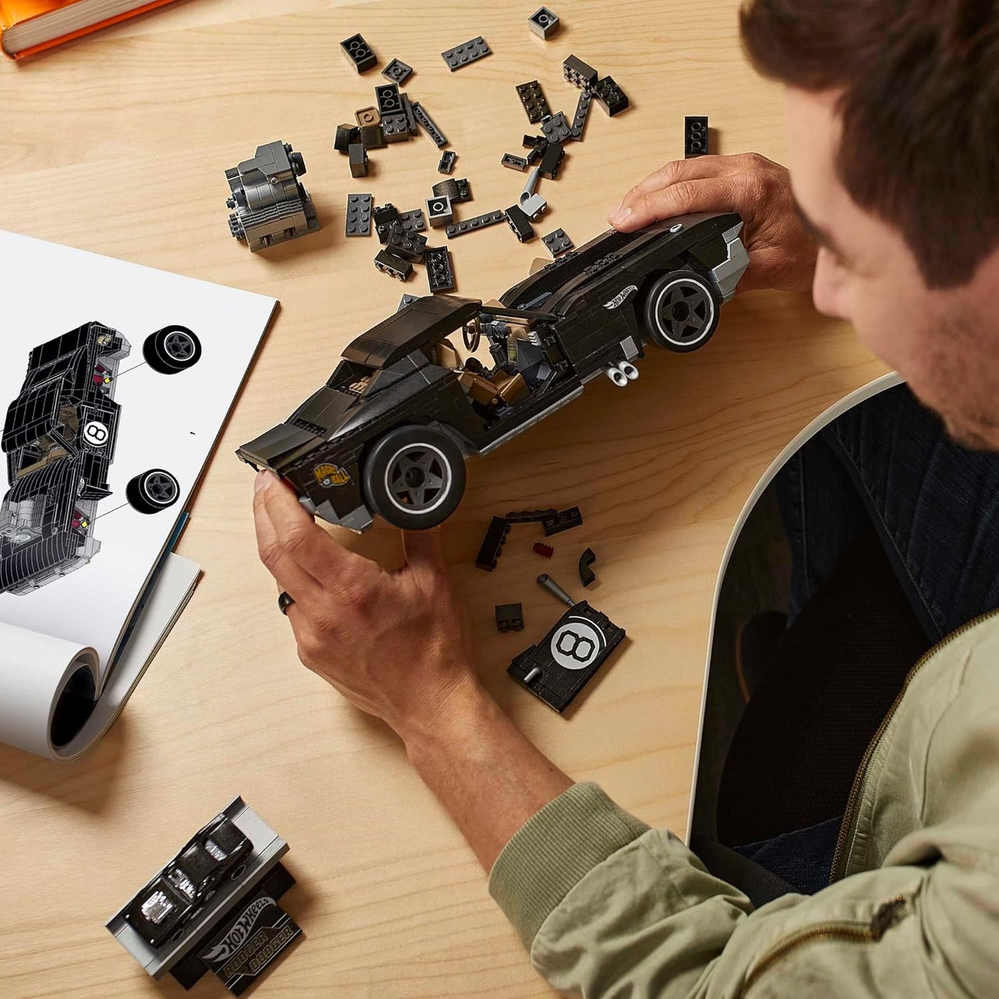 MEGA Hot Wheels Veículo de Montar Colecionável para Adultos, Escala 1:20, Roger Dodger com Recursos de Luxo e Modelo em Metal Fundido, para Fãs e Colecionadores - HDJ98