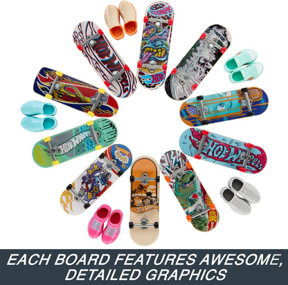 Hot Wheels Skate Fingerboards 10-Pack, conjunto de 10 skates de dedo com 5 pares de tênis de skate removíveis com gráficos com tema Hot Wheels, HTP59