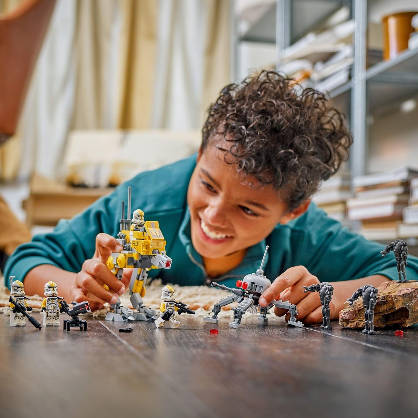 LEGO Star Wars 75431 Pacote de Batalha de Soldados Clones do 327º Corpo Estelar - Brinquedo colecionável com 4 minifiguras, 3 figuras de droides de batalha e um AT-RT - Presente para meninos a partir de 7 anos e fãs de A Vingança dos Sith