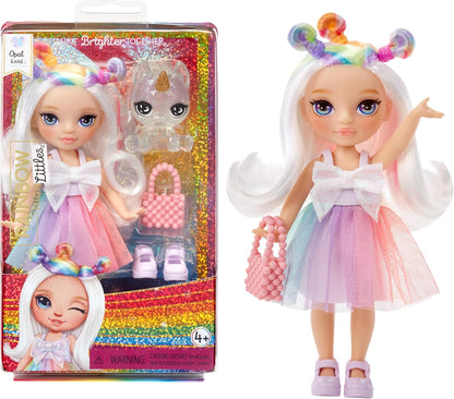 Rainbow High Littles - Opal Raine - Boneca Fashion Pequena e Articulada - Boneca Arco-Íris de 14 cm de Altura com Bolsa e Unicórnio de Estimação Mágico - Ideal para Crianças e Colecionadores