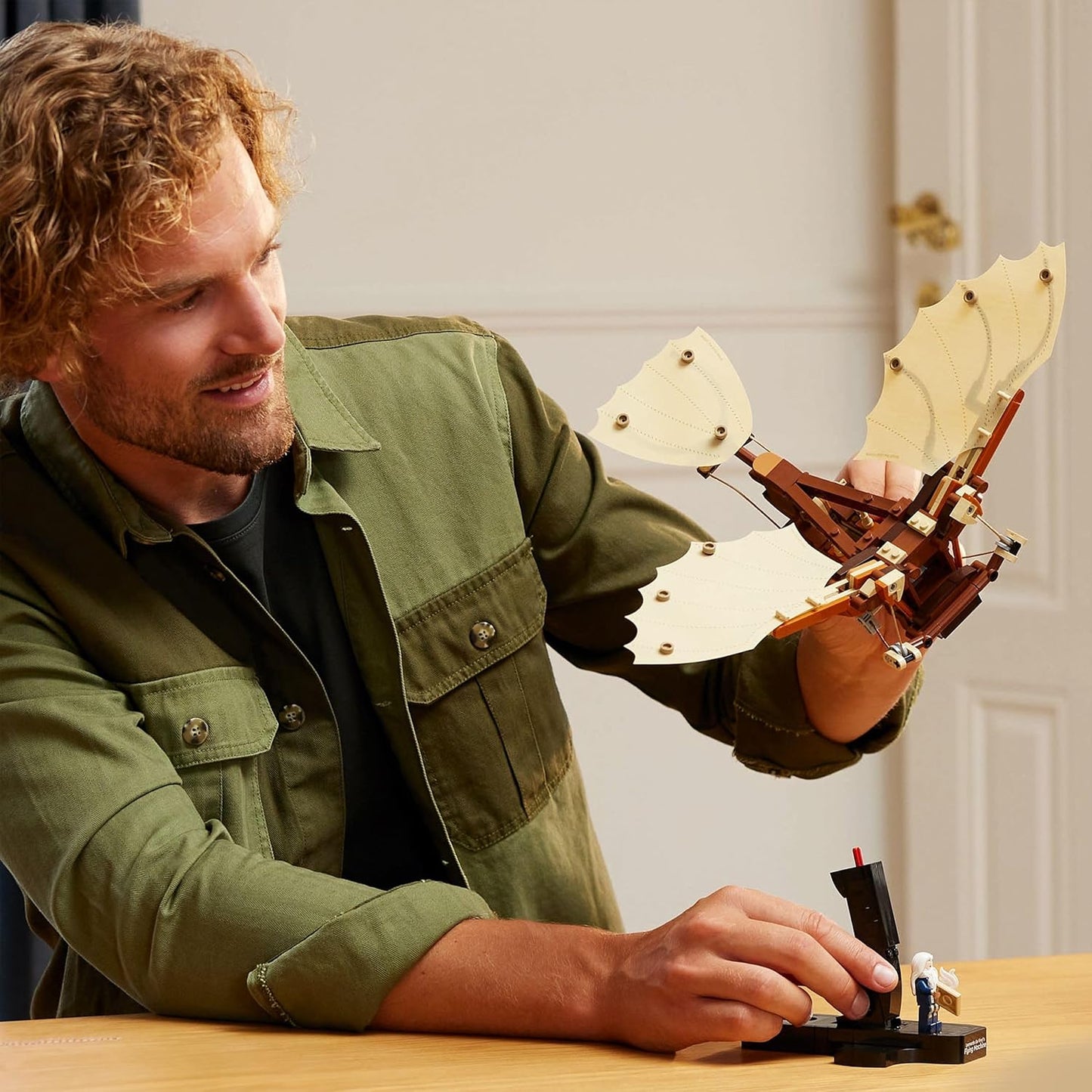 LEGO Icons Conjunto de construção de máquina voadora de Leonardo da Vinci para adultos, kit de modelo de exibição de decoração para casa e escritório, presentes de aviação para amantes de história, homens e mulheres