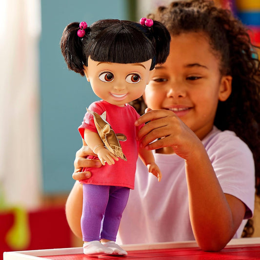 Disney Store Official Boo Doll, Monsters, Inc., 39cm/15” Animator Collection, Brinquedo com Cabelo Enraizado Realista e Top Rosa, Brinquedo Adequado para Idades 3+