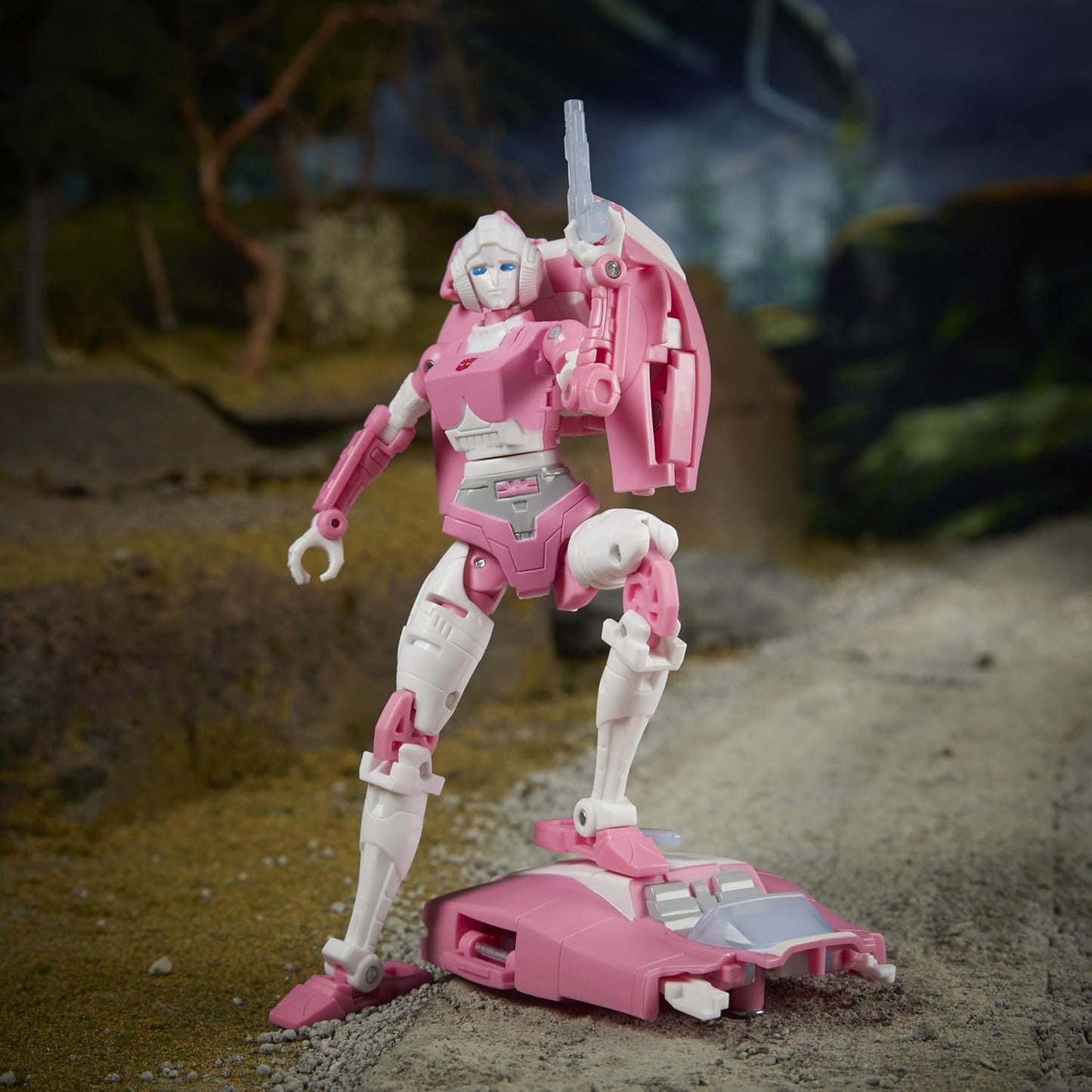 Transformers Generations War for Cybertron: Earthrise Deluxe WFC-E17 Arcee - Figura de Acção - Para Crianças a partir dos 8 Anos, 14 cm, Multicolor E7159
