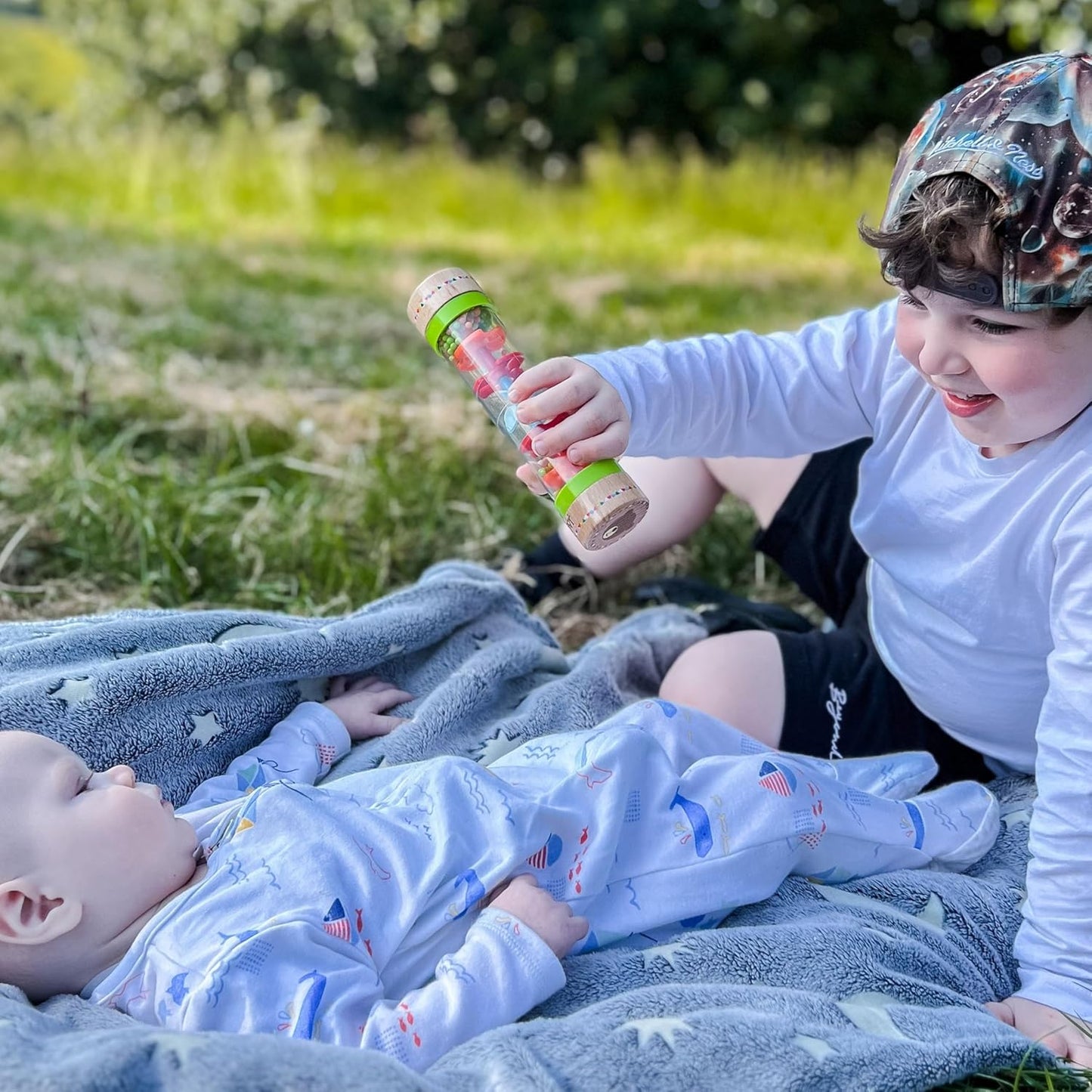 Jaques of London Brinquedo para bebês Rainmaker da com sons suaves de chuva | Brinquedos sensoriais de madeira premium | Brinquedos ideais para meninos e meninas de 1 ano | Desde 1795