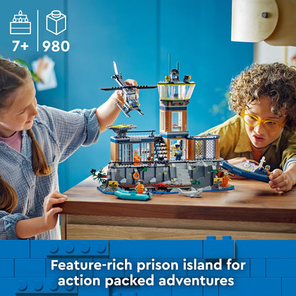 LEGO Brinquedo da Ilha da Prisão da Polícia Municipal para meninos, meninas e crianças com mais de 7 anos, conjunto de veículos de emergência com helicóptero, barco, 7 minifiguras, figuras de cachorro e tubarão para brincadeiras
