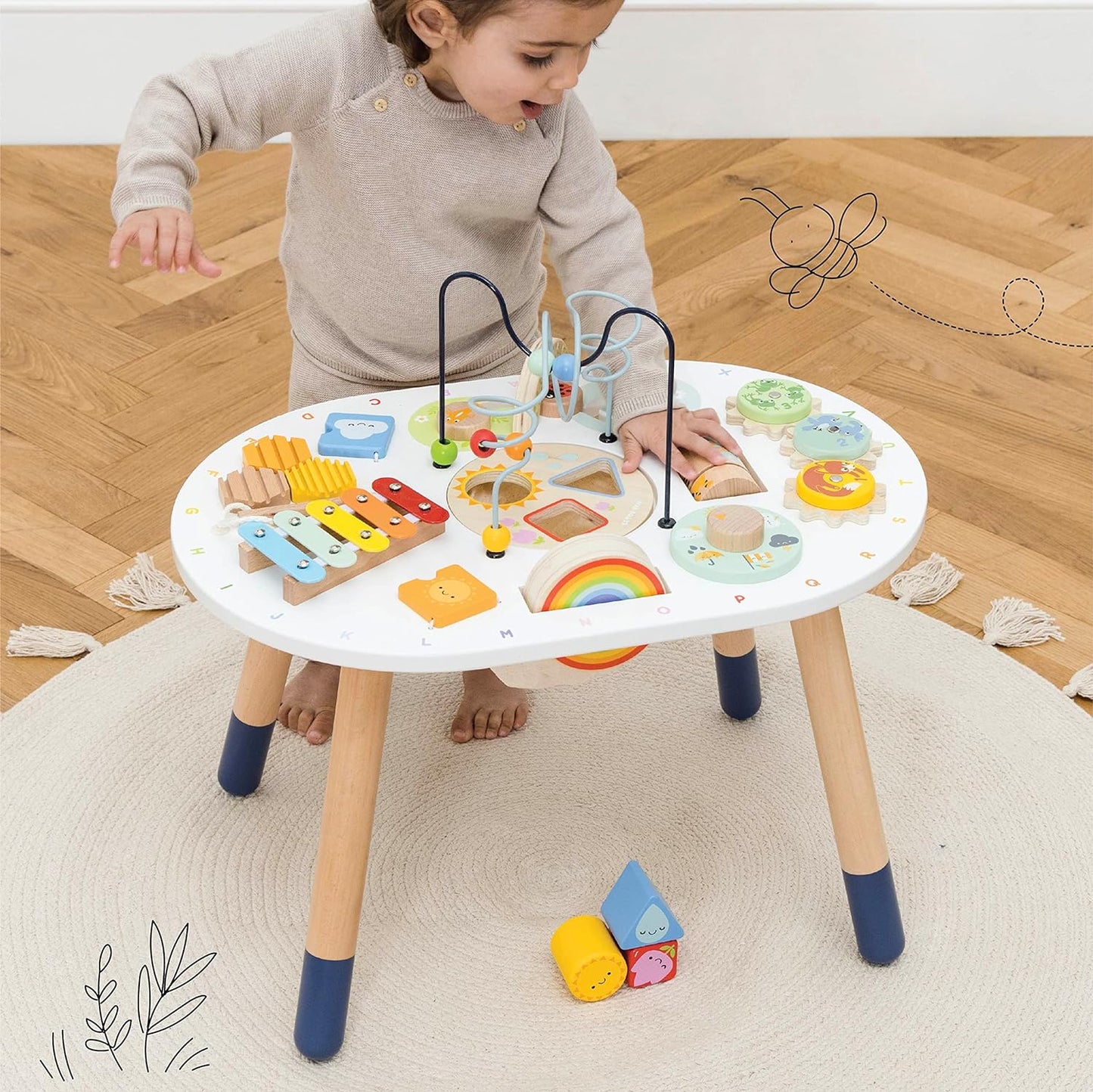 Le Toy Van Tabela de atividades PL137 | Brinquedos infantis - xilofone arco-íris, classificador de formas de madeira e muito mais - 18 meses +, médio