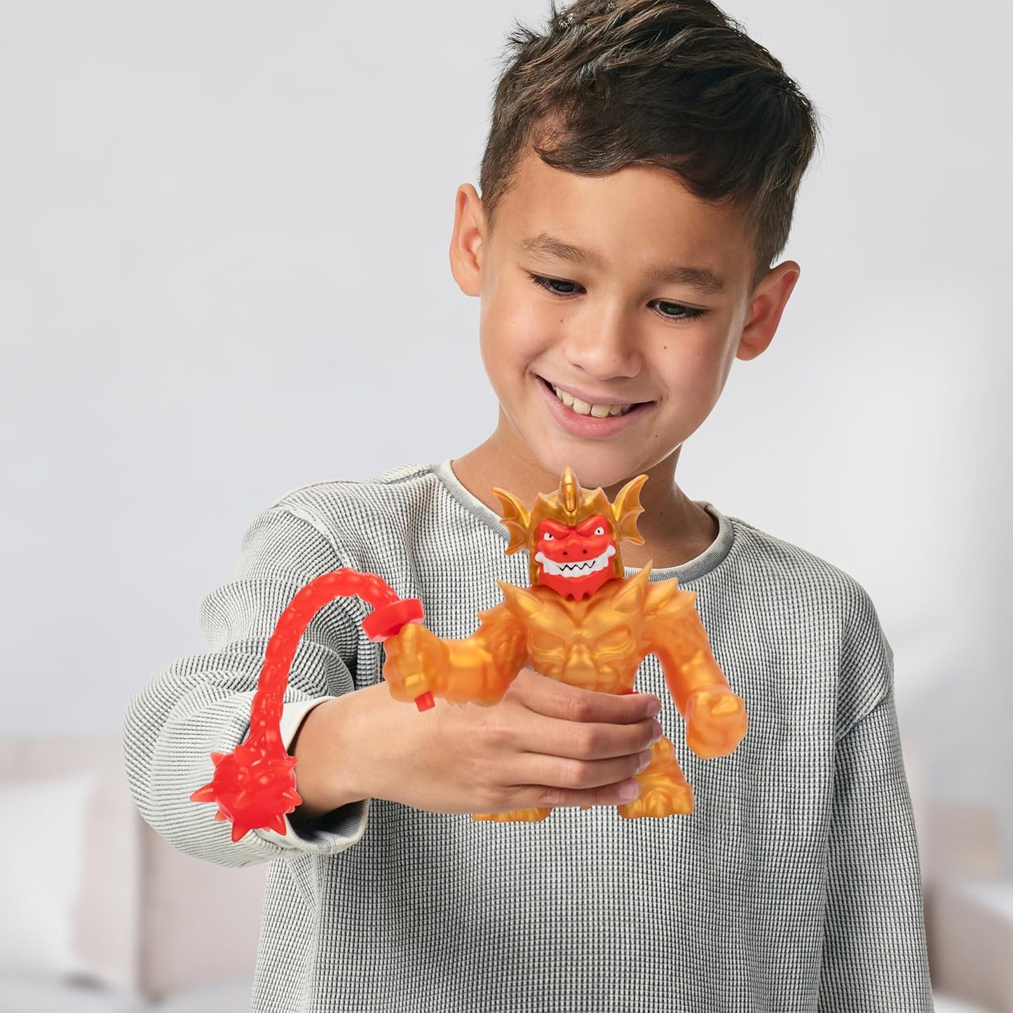 Heróis de Goo Jit Zu Stretch Strikers Deluxe Hero Pack Blazagon, Figura de Ação Elástica com Mais de 20 Sons de Batalha Incríveis