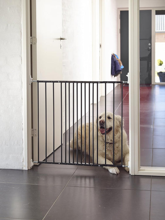 BabyDan Puerta extensible para perros con diseño escandinavo para mascotas, 62,5-106,8 cm/24,6-42 pulgadas de ancho, 68 cm de altura, puerta extensible para escaleras/puerta para mascotas/puerta de seguridad, metal, negro, fabricado en Dinamarca