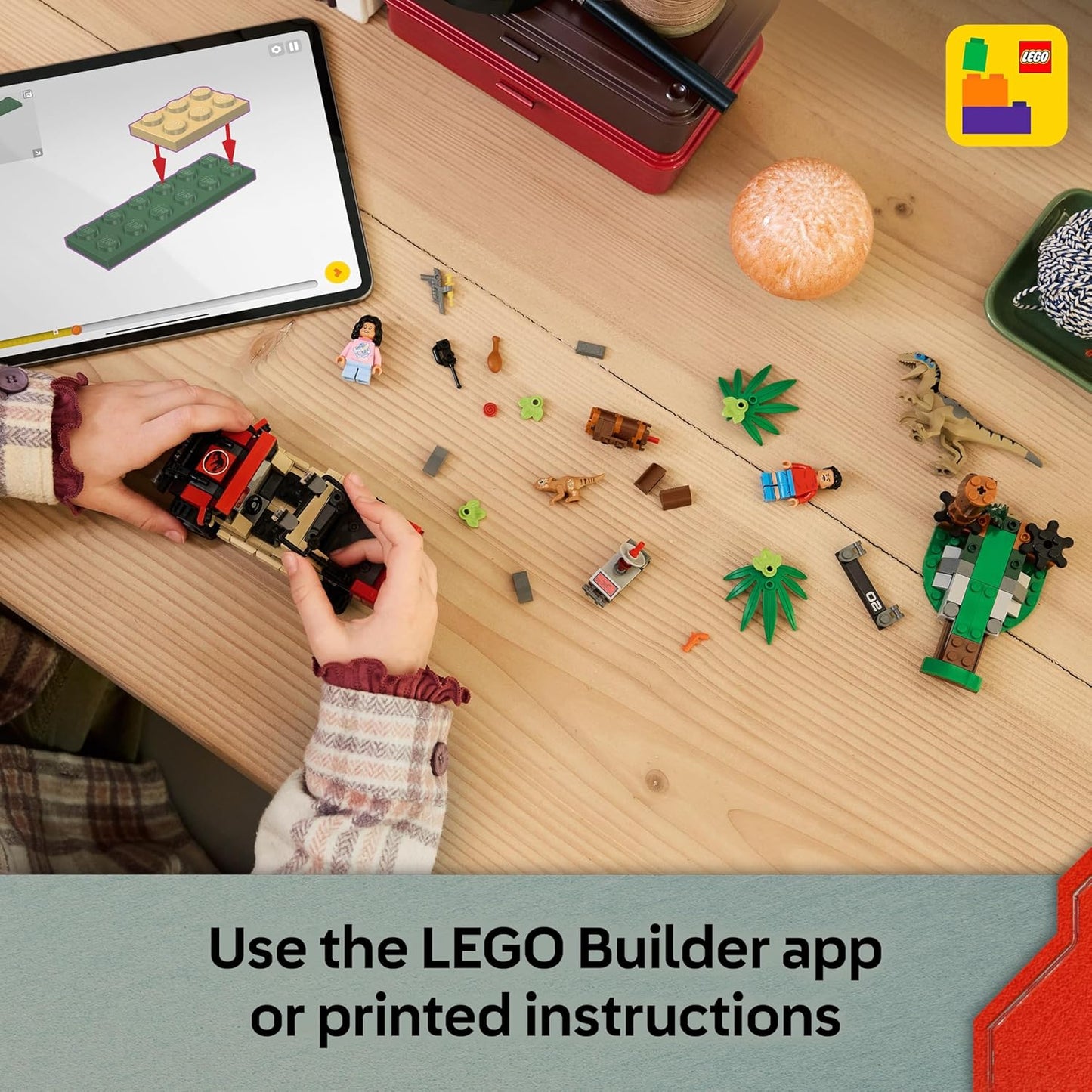 LEGO Jurassic World Raptor Off-Road Escape Dinossauro Brinquedo - inclui 2 figuras de dinossauro, carro off-road e 2 minifiguras - Presente para meninos e meninas a partir de 6 anos e fãs do filme Rebirth - 76972