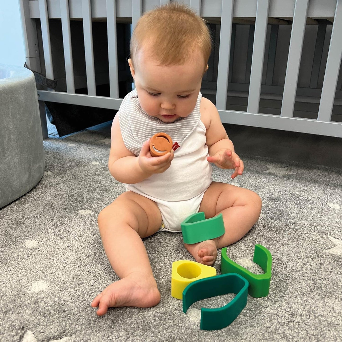 Nuby Brinquedo de dentição empilhável de abacate, multicolorido, tamanho único