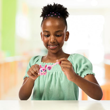 Magic Mixies El paquete Mixlings Magical Rainbow Deluxe contiene 5 mixlings exclusivos con un poder mágico de arco iris único, incluido 1 mixling misterioso para revelar desde tu caldero.