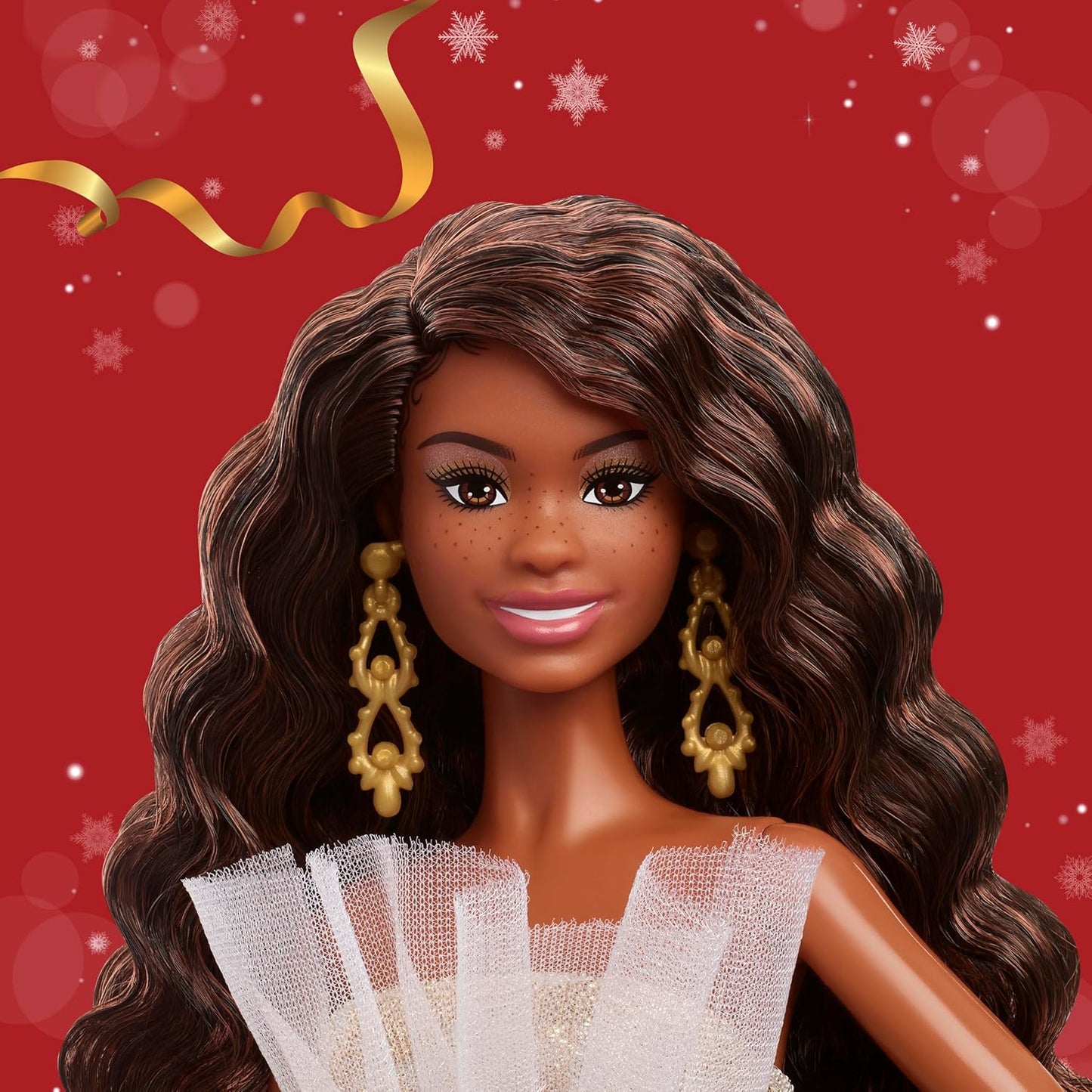 Barbie Signature, Boneca Fashion de Cabelo Preto para as Festas de Fim de Ano de 2025, Vestindo Vestido Prateado e Dourado, Brinquedo Colecionável Sazonal em Embalagem Exibível, JBJ01
