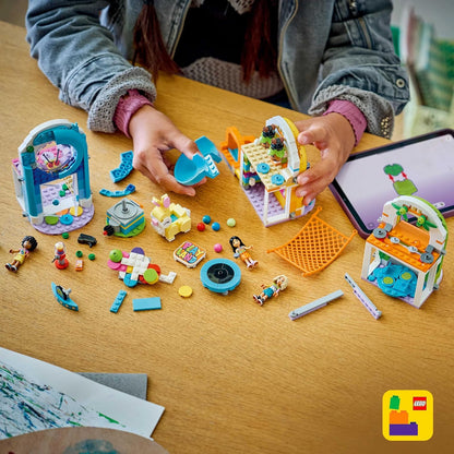LEGO Friends Parque Infantil Divertido para Ambientes Fechados - Brinquedo Criativo com Escorregador, Piscina de Bolinhas, Carrossel, Lanchonete, 3 Mini Bonecas e Acessórios - Presente de Aniversário para Meninas a partir de 7 Anos - 42686