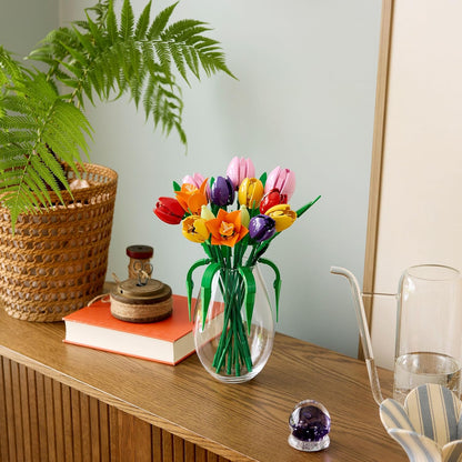 LEGO Botanicals Buquê de Tulipas - Conjunto de Construção de Flores Artificiais para Adultos - Presente DIY para o Dia das Mães, incluindo 14 Tulipas Artificiais em 5 Cores para Decoração de Mesa e Casa - 11501