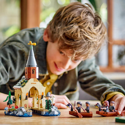 LEGO Conjunto de casa de barcos do castelo de Harry Potter Hogwarts com 2 brinquedos de barco para crianças, meninas e meninos de mais de 8 anos, inclui minifiguras de 5 personagens e figura de Edwiges, a coruja, ideia de presente do Mundo Mágico 76426
